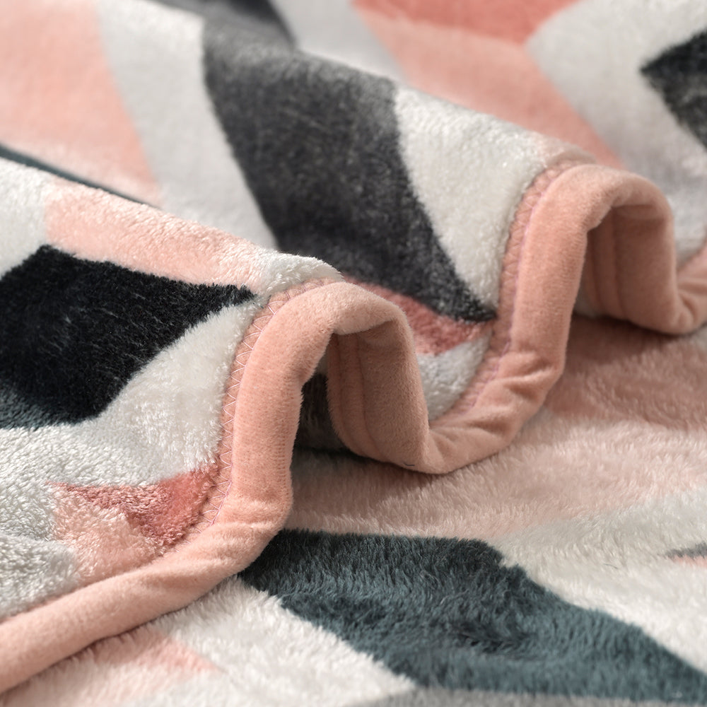 Decovia Blush Chevron  Blanket – Chic Style Meets Ultimate Comfort