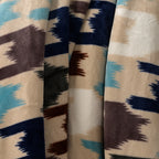 Decovia Cozy Chic Houndstooth Blanket – Vibrant Warmth for Modern Homes