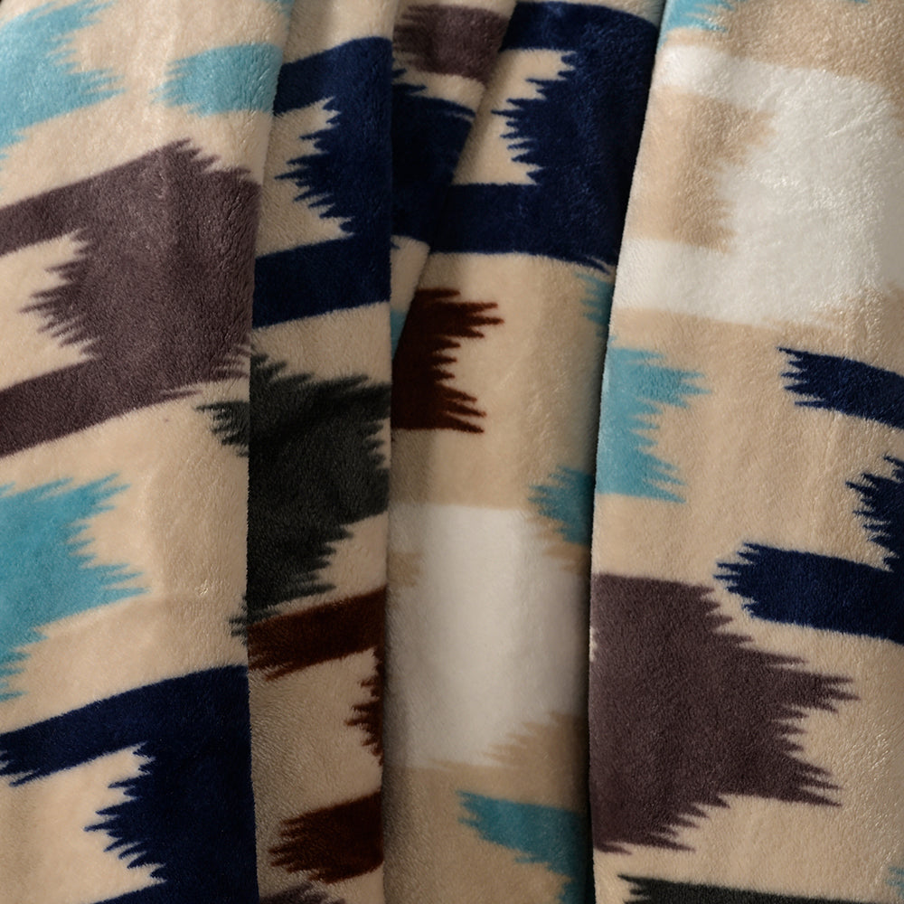Decovia Cozy Chic Houndstooth Blanket – Vibrant Warmth for Modern Homes