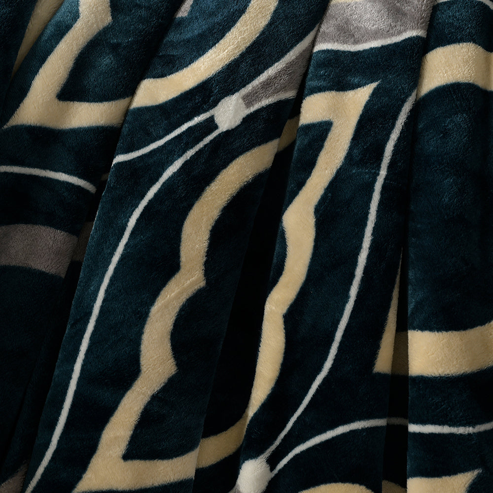 Decovia Royal Moroccan Blanket – Classic Elegance, Supreme Softness