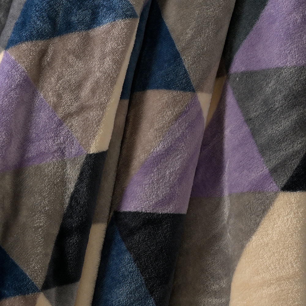 Decovia Geo Prism Blanket – Bold Geometry, Supreme Comfort