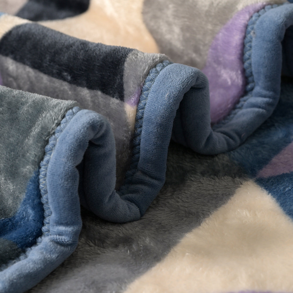 Decovia Geo Prism Blanket – Bold Geometry, Supreme Comfort