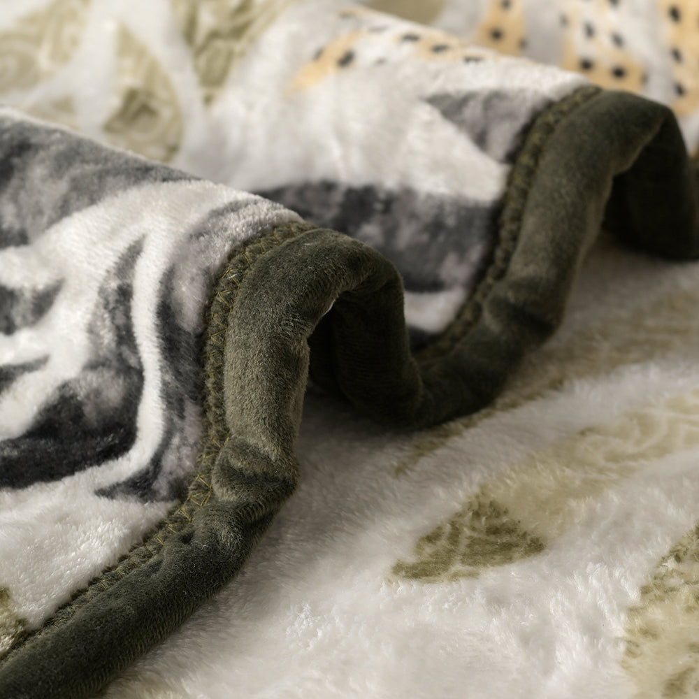 Decovia Nature Leaf Blanket – Elegant Comfort Inspired by Nature