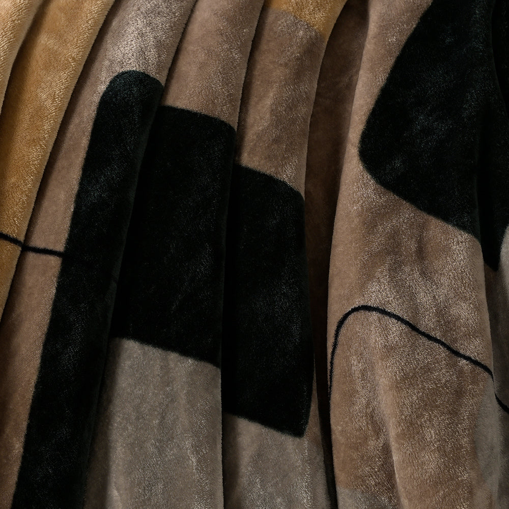 Decovia Modern Diamond Blanket – Sophisticated Warmth for Contemporary Living