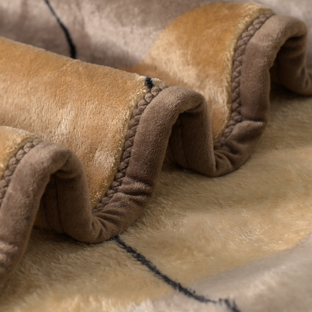 Decovia Modern Diamond Blanket – Sophisticated Warmth for Contemporary Living