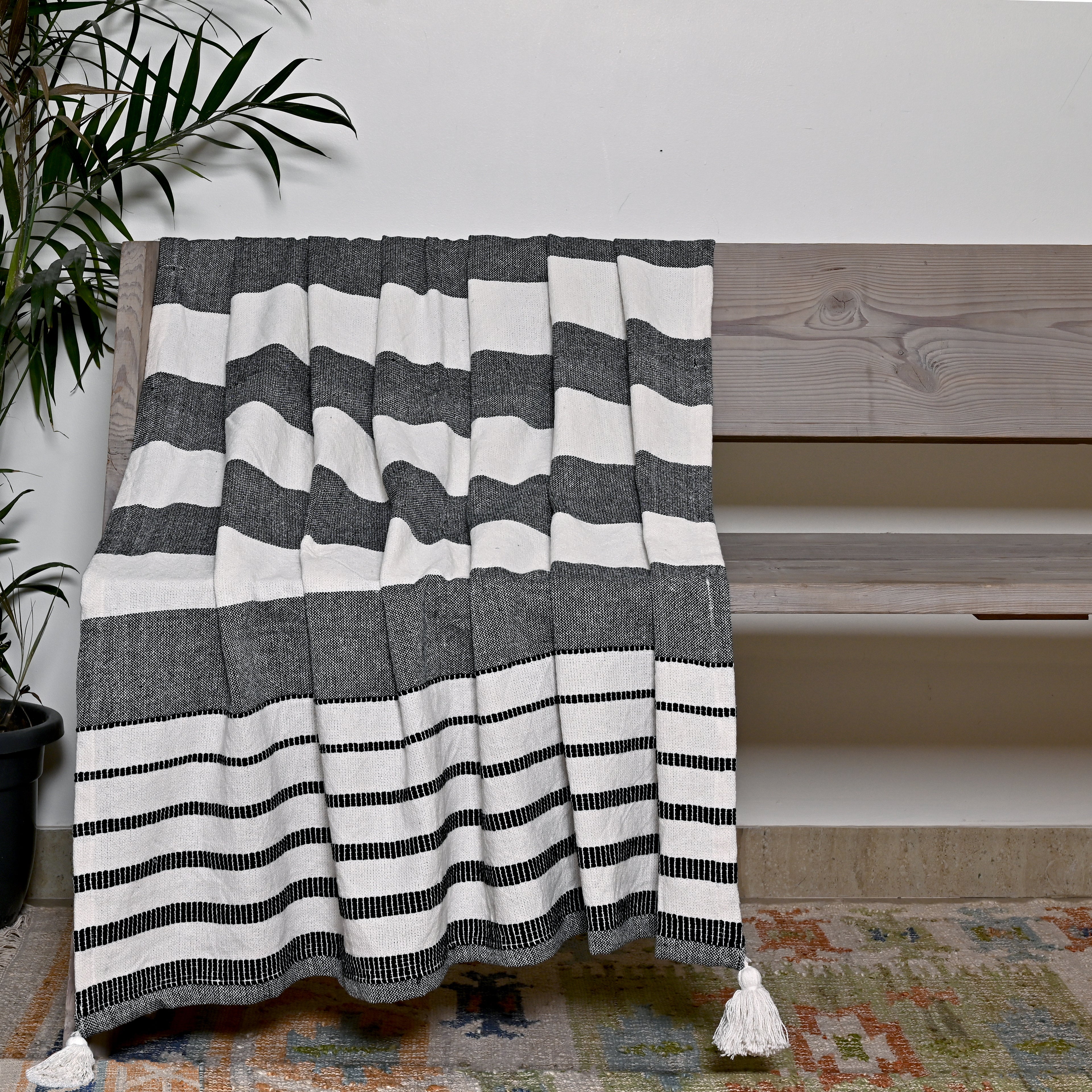 Throw-Stripe-Black-White