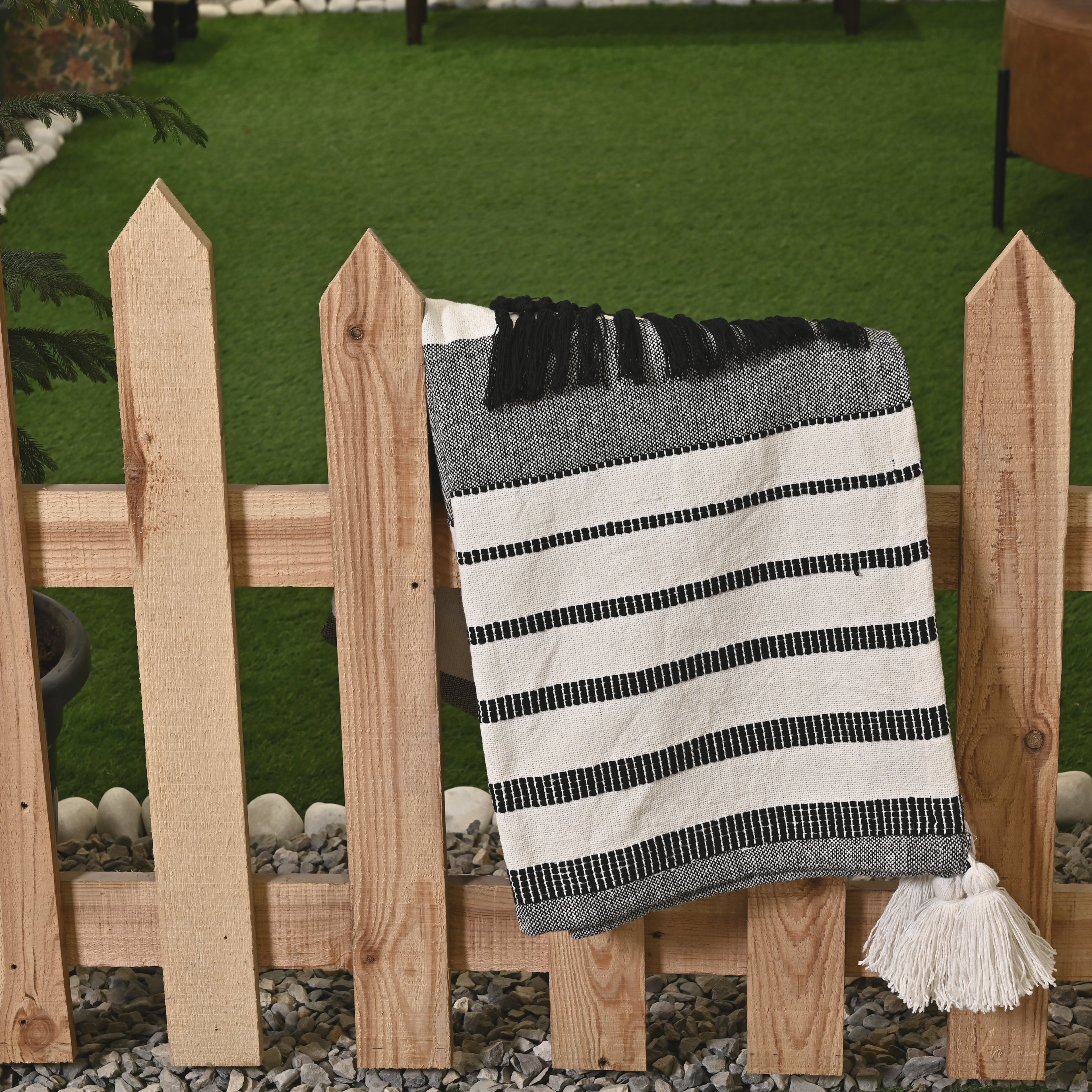Throw-Fringe-Black-White