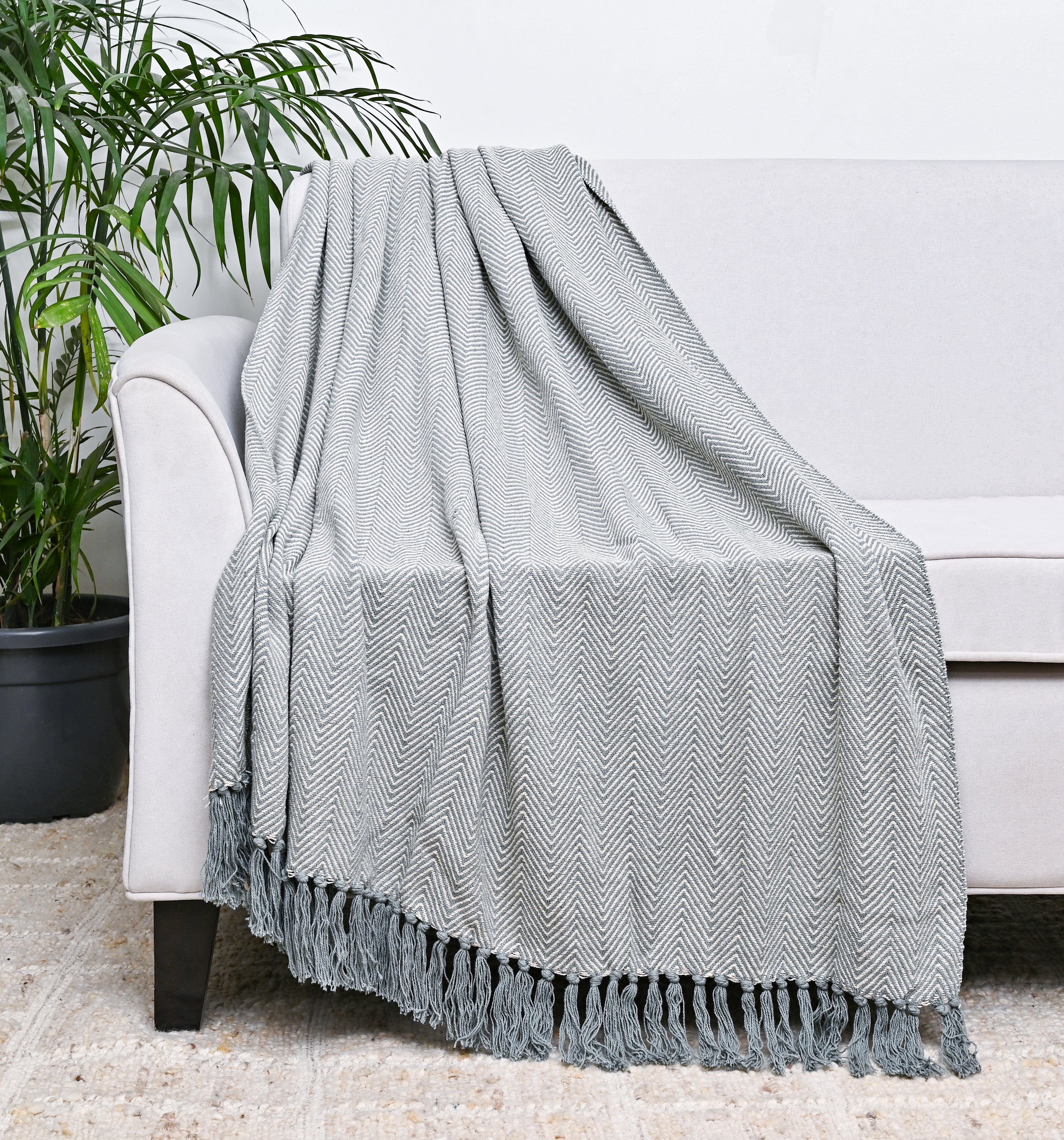 Soft Herringbone Cotton Throw with Tassels – Grey