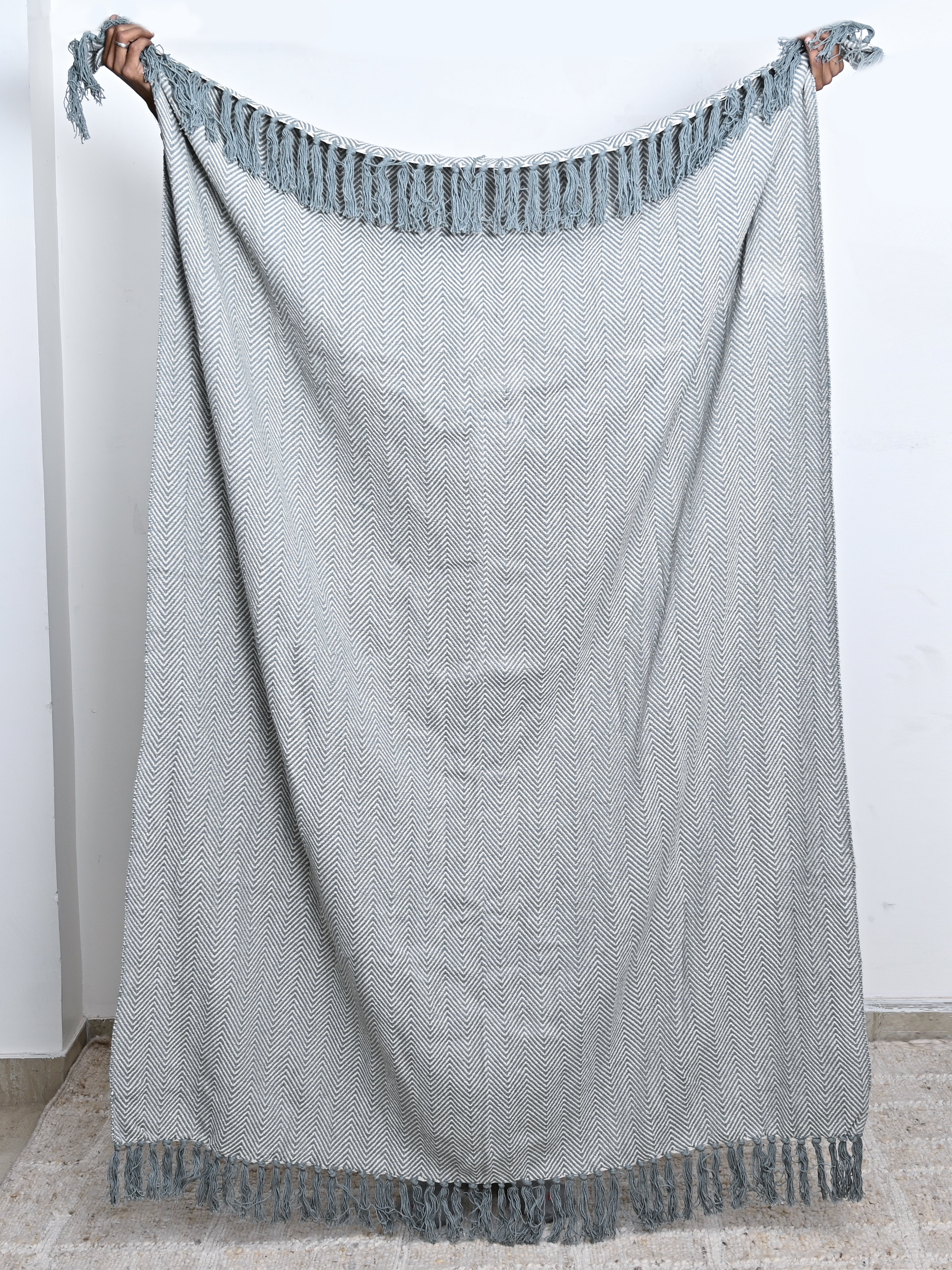 Soft Herringbone Cotton Throw with Tassels – Grey