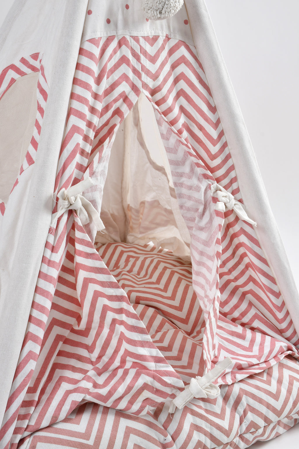 Funny Pet Teepee Tent for Dogs & Cats – Soft Cotton Canvas with Wooden Frame