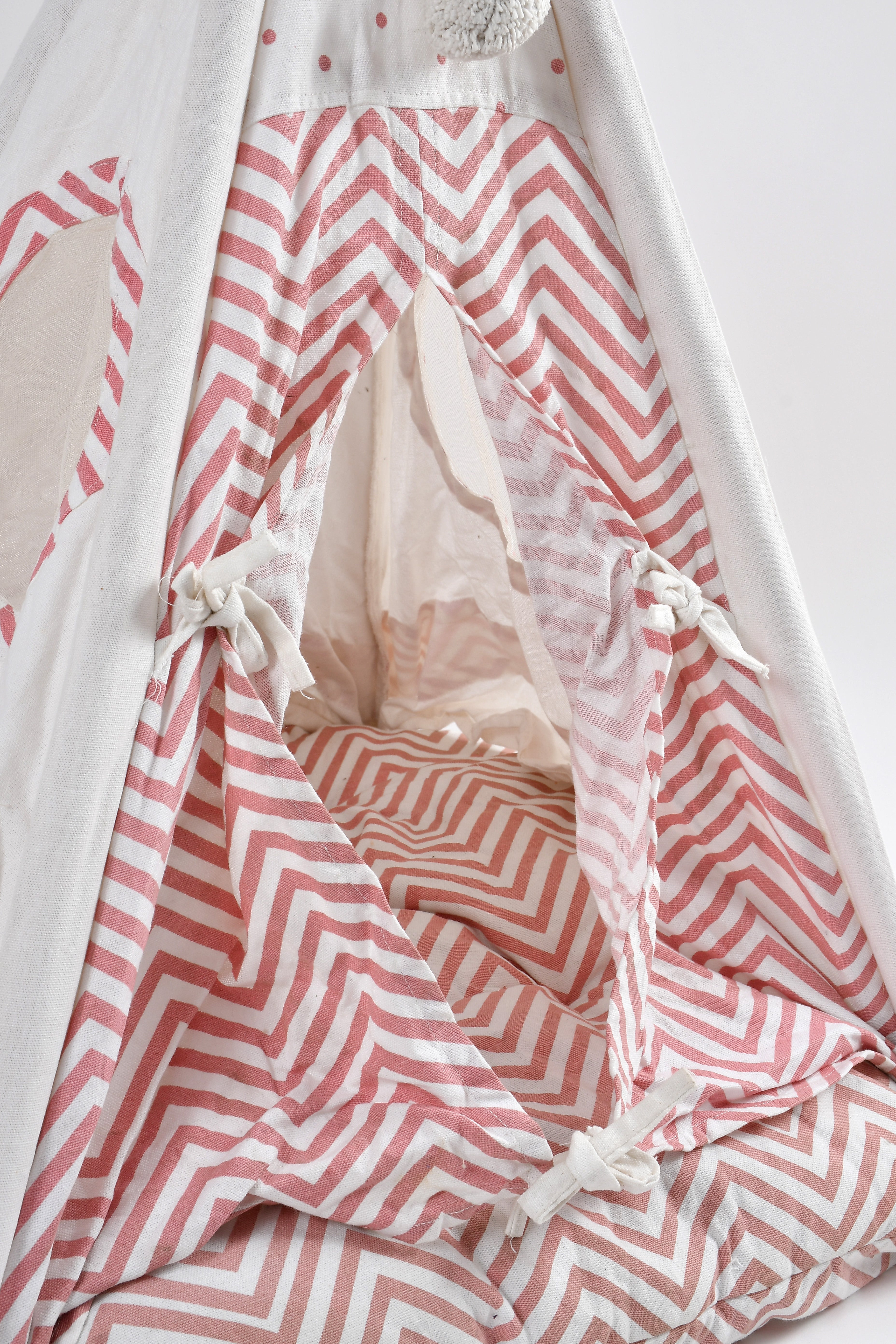 Funny Pet Teepee Tent for Dogs & Cats – Soft Cotton Canvas with Wooden Frame