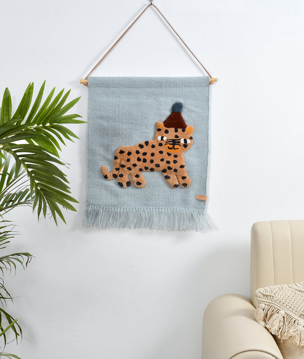 Wool Wall Hanging Modern Lion Design Hand Woven Décor for Living