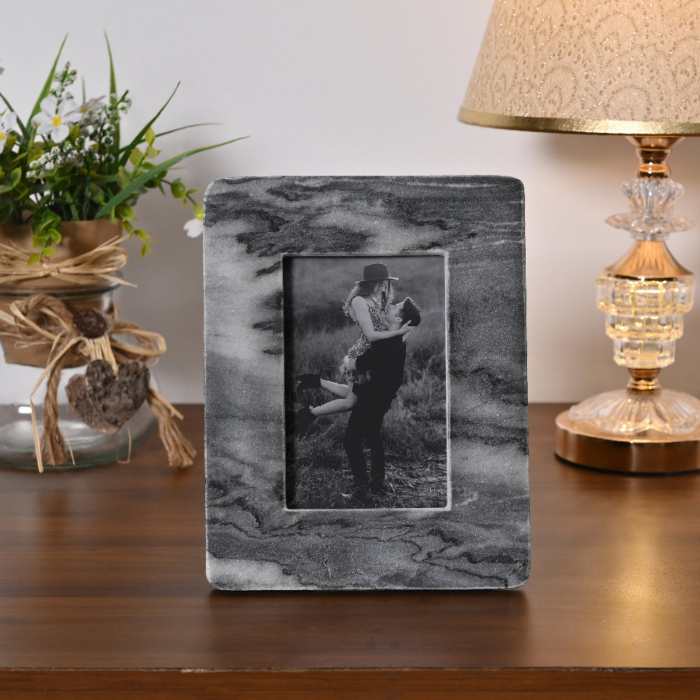 Decovia Black Marble Photo Frame – Timeless Elegance in Stone
