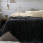 Decovia Luxe Black Plush Blanket