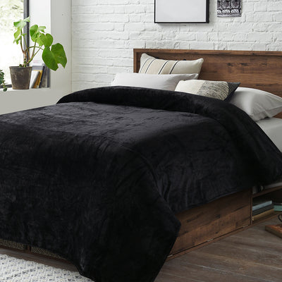 Decovia Luxe Black Plush Blanket