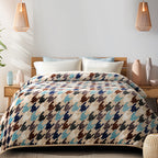 Decovia Cozy Chic Houndstooth Blanket – Vibrant Warmth for Modern Homes