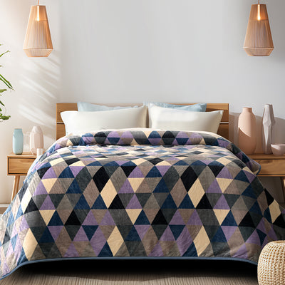 Decovia Geo Prism Blanket – Bold Geometry, Supreme Comfort