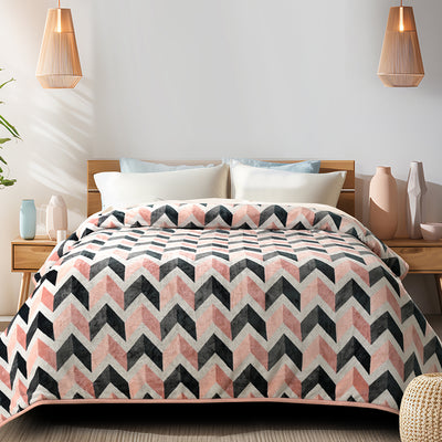 Decovia Blush Chevron  Blanket – Chic Style Meets Ultimate Comfort