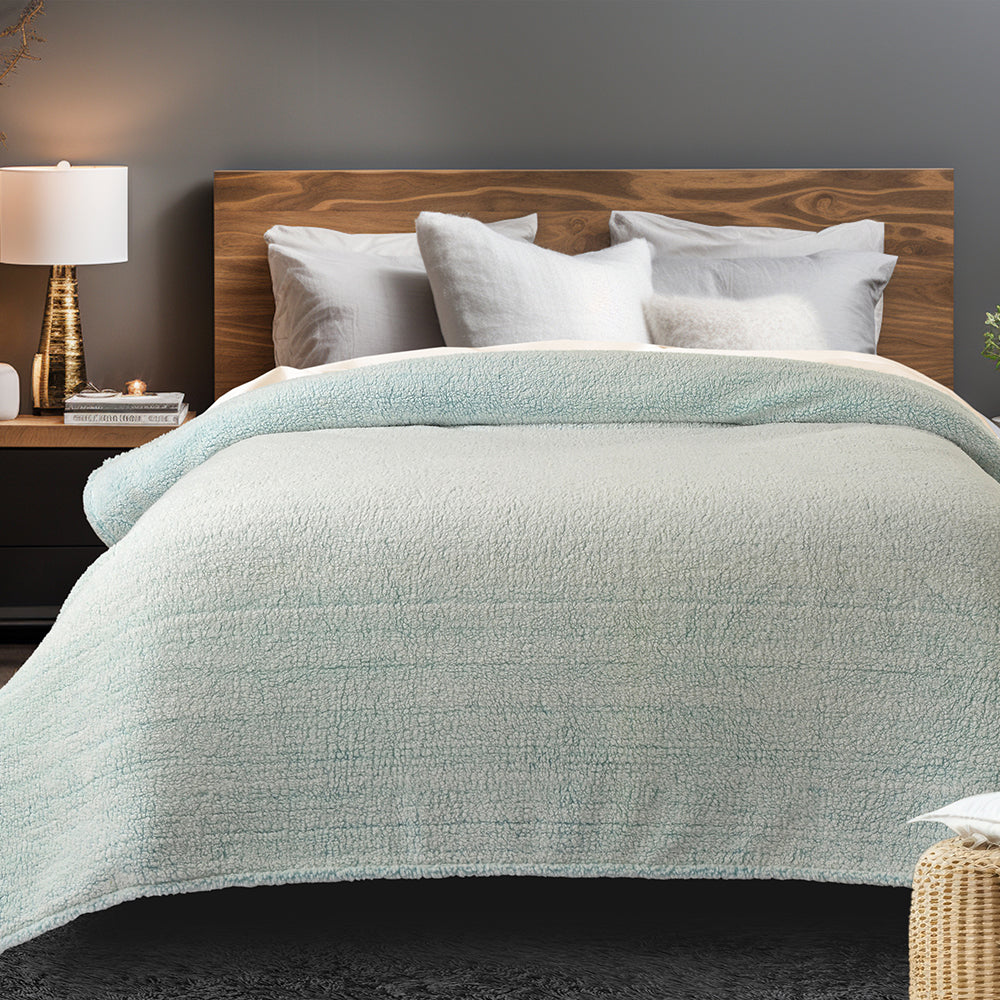 Cozy Sherpa Fleece Blanket – Ultra-Soft, Warm &amp; Lightweight Blanket